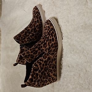 Womens Wedge Sneaker - sz7.5